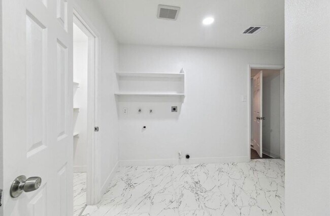 Building Photo - 1210 Burning Tree Rd