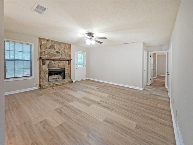 Building Photo - 2752 Northwood Ct