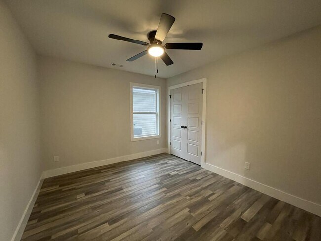 Building Photo - 135 Sky Dr