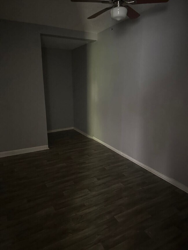 Building Photo - 3 bedroom 2 bath renovated home with a huge family room!