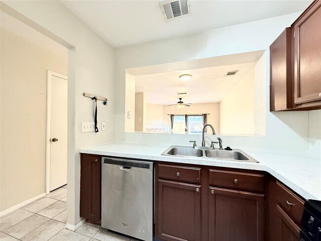 Building Photo - 11901 Swearingen Dr