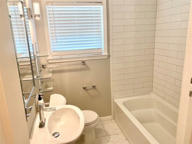 Building Photo - 1717 Althea Dr