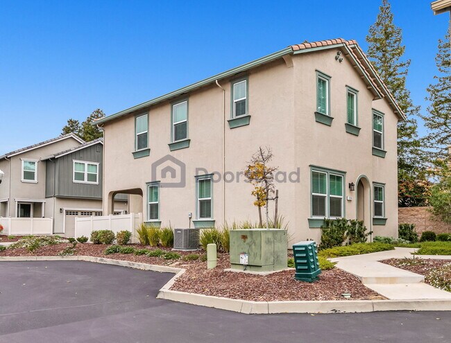 Building Photo - 1056 Knox Way