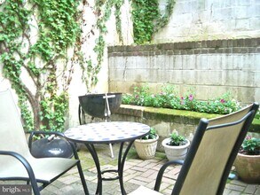 Building Photo - 1122 Rodman St