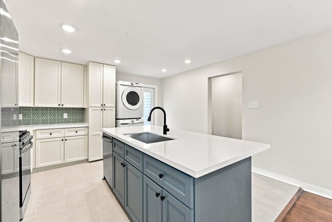 Building Photo - 1608 31st St
