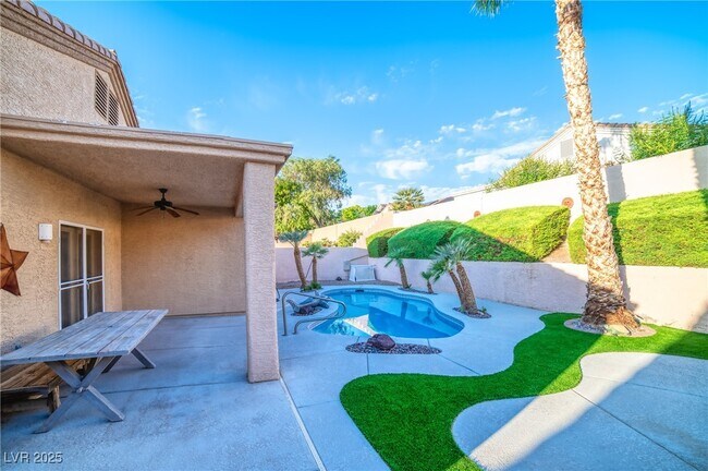 Building Photo - 1989 Songbird Ct