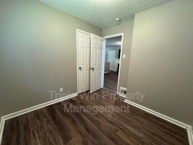 Building Photo - 48 Wayside Dr