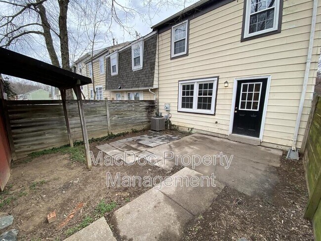 Building Photo - 1000 James Madison Cir