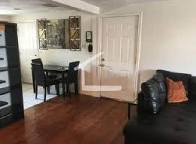 Building Photo - 3 bedroom Unit in Brighton, Steps from The T, Eat, in Kitchen Laundry on a Site, Parking for Rent