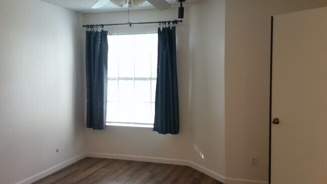 Building Photo - 315 E Nees Ave