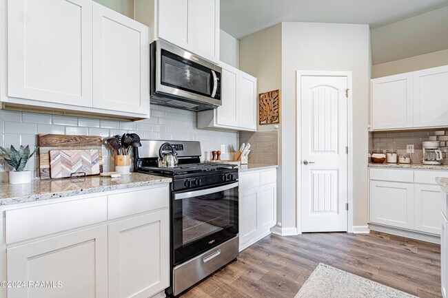 Building Photo - 407 Broussard Hl Dr