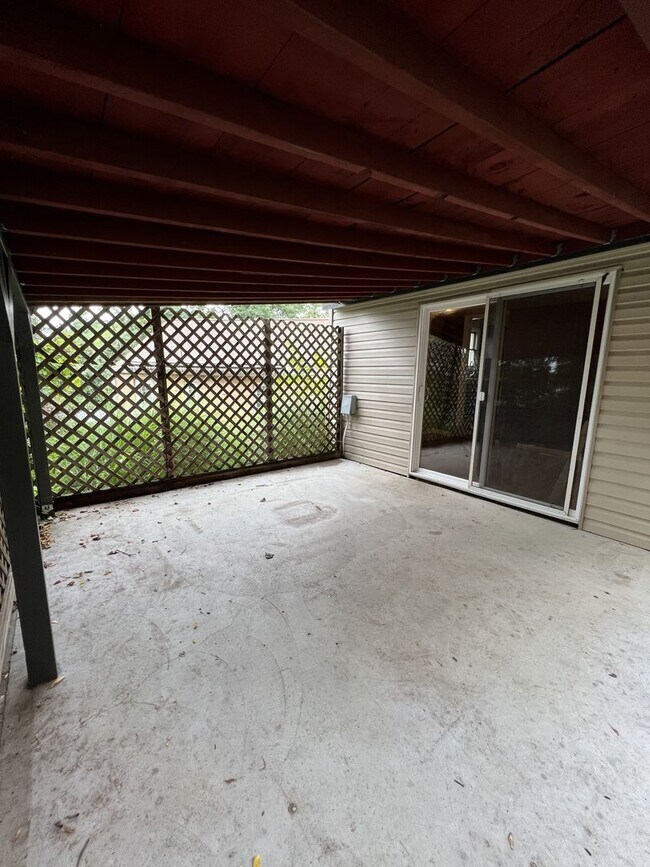 Building Photo - Newly Updated 3 Bed, 2 Bath Home on a Quiet Street in Brentwood- Available 7/15!