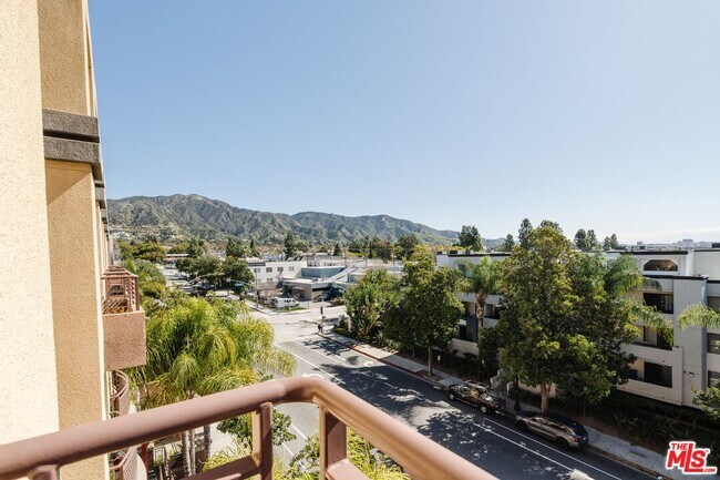 Building Photo - 201 E Angeleno Ave