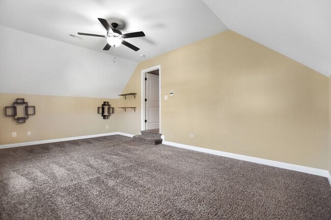 Building Photo - Pet Friendly Three Bedroom with Bonus!