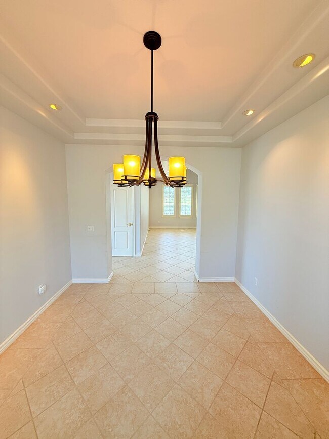 Building Photo - Spacious 4-bedroom, 3-bathroom home in New...