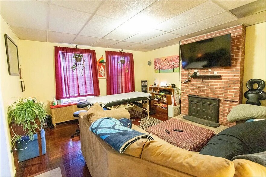 Building Photo - 5432 Baywood St