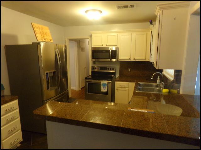 Building Photo - 9910 Brooks Ln