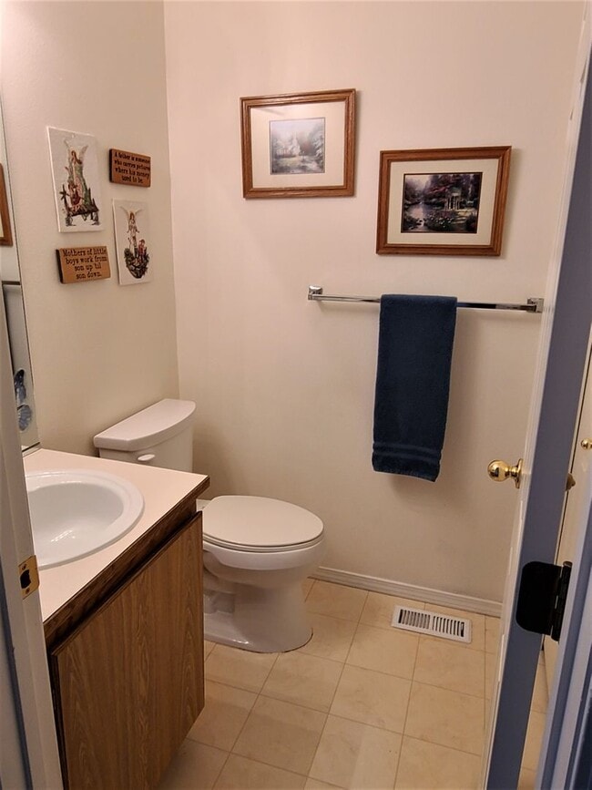 Building Photo - Updated ranch with a finished basement