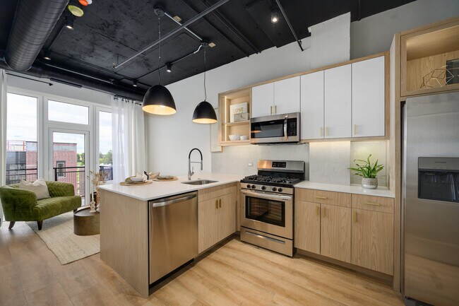 Building Photo - 2725 N Thatcher Ave