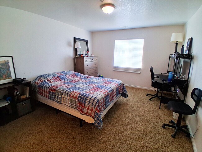 Building Photo - 104 W 1230 N St