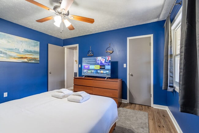 Building Photo - 4375 Park St