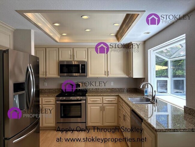 Building Photo - 5633 Mt Hood Ct