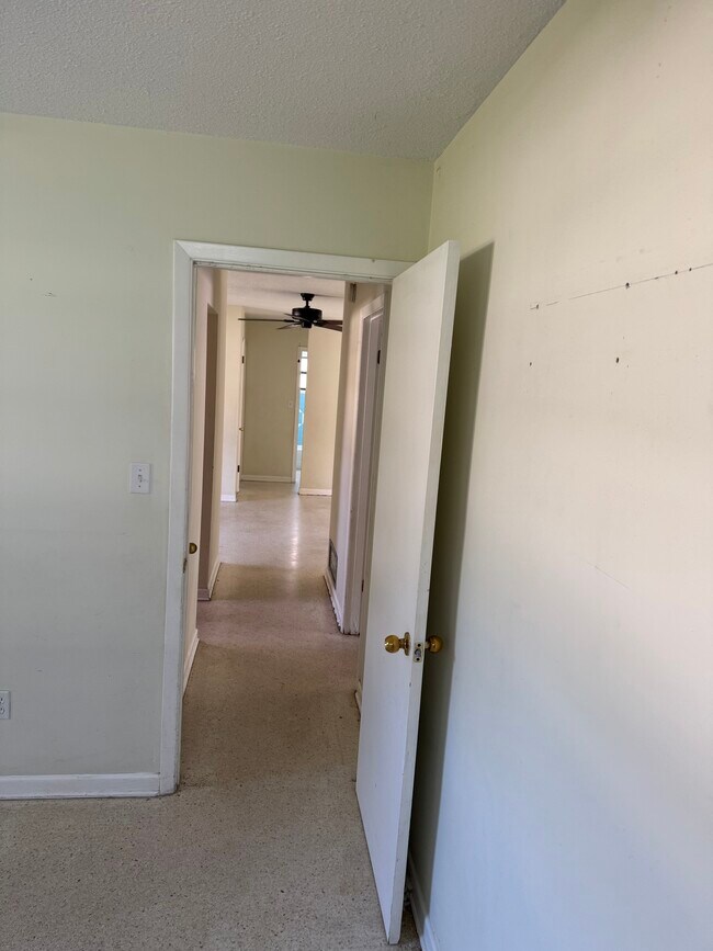 Building Photo - 515 E Miller St