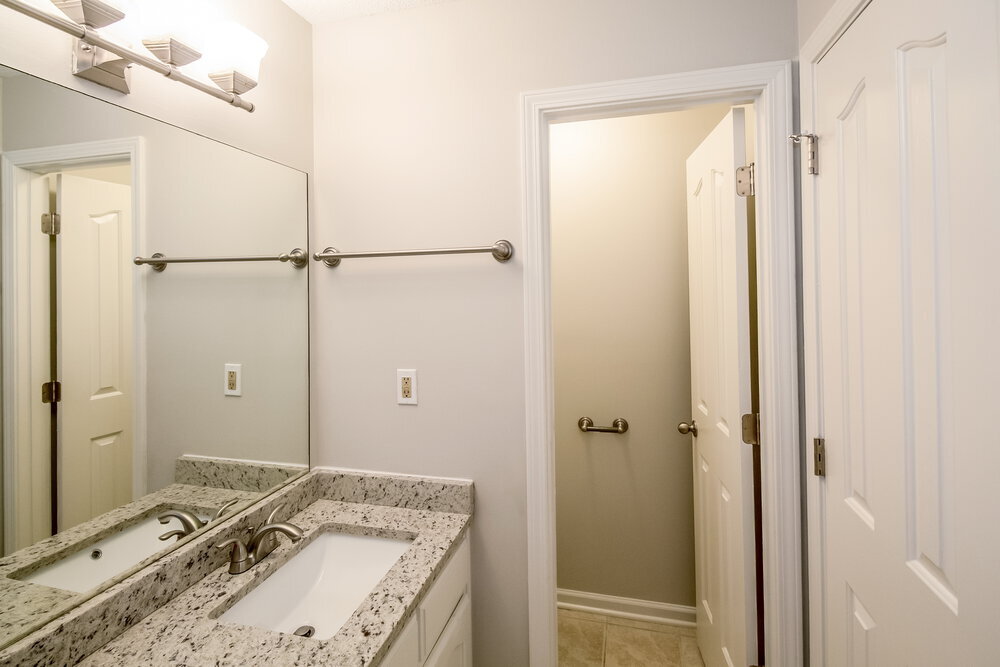 Building Photo - 6844 Charlotte Dr