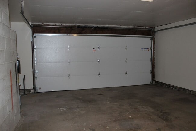 Building Photo - 4 Bed 2 Bath Hillsboro Ranch