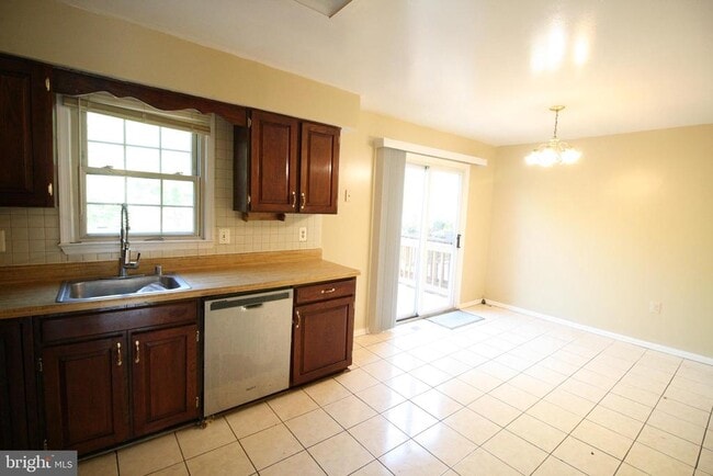 Building Photo - 130 Deer Park Ln
