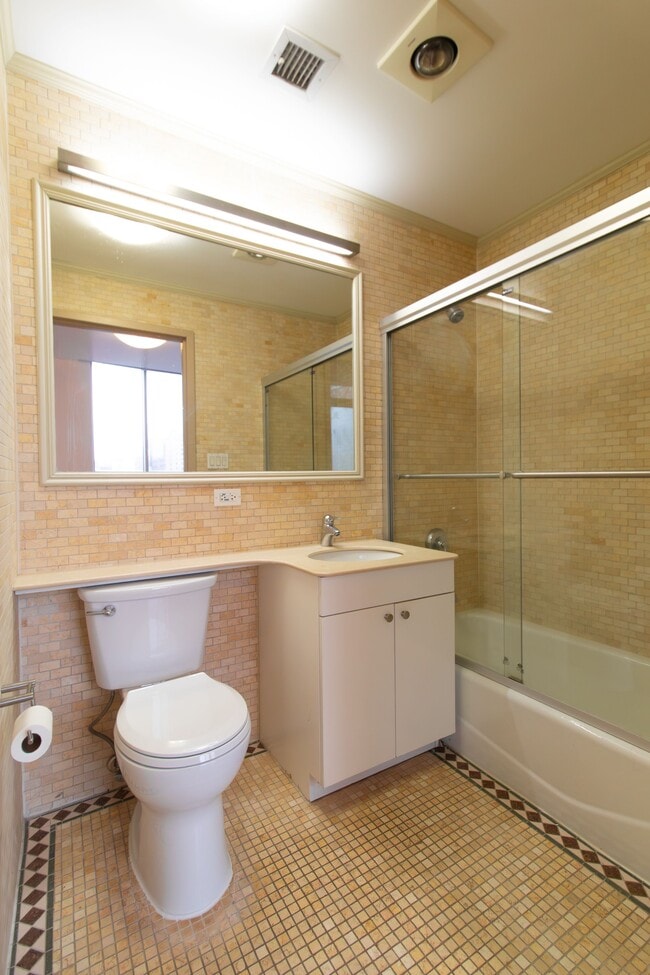 Building Photo - 1635 Lexington Ave