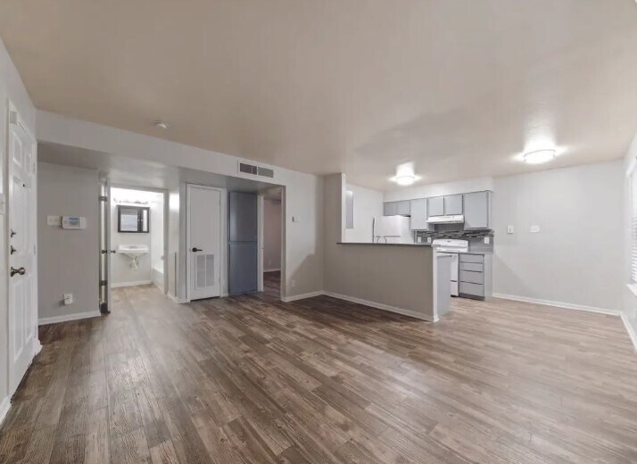 Primary Photo - The Bella Apartments