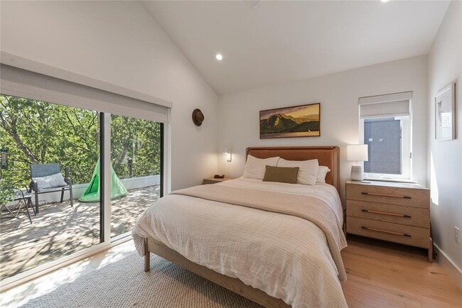 Building Photo - 1300 Perez St