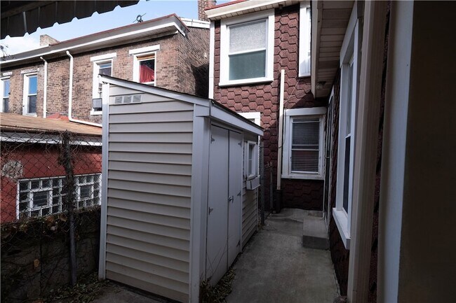 Building Photo - 274 38th St