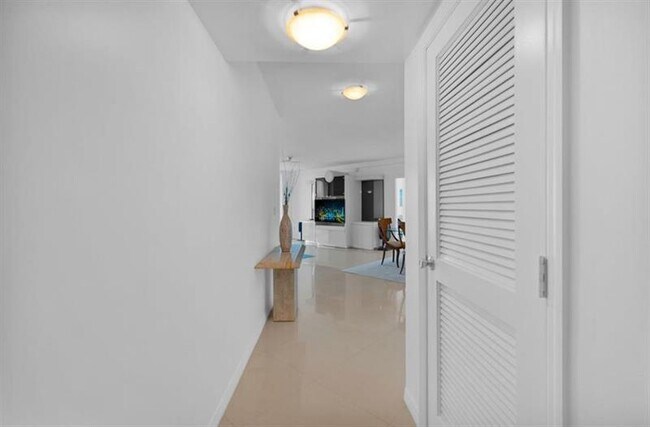Building Photo - 16699 Collins Ave