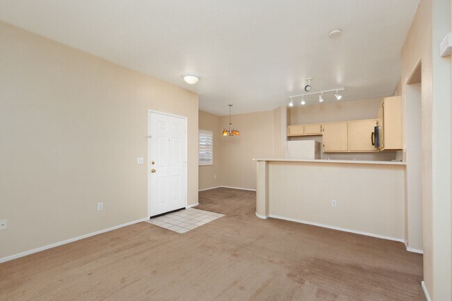 Building Photo - Adorable 1 Bedroom Condo on the First Floor