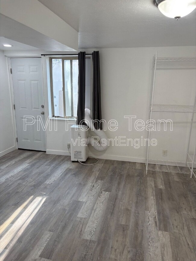 Building Photo - 732 Campbell Heights