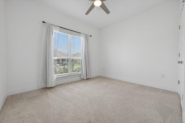 Building Photo - 210 Lyla Ln