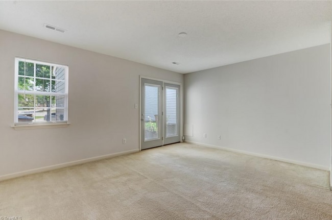 Building Photo - Amazing 2 bedroom 2.5 bathroom townhouse i...