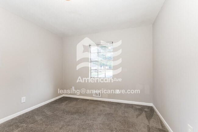 Building Photo - 229 W Canterbury Dr