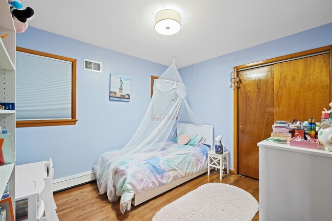 Building Photo - 32 E 36th St