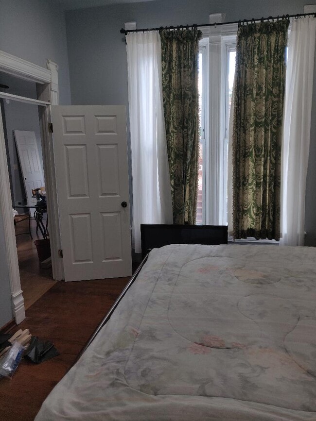 Building Photo - 708 S Oakley Blvd