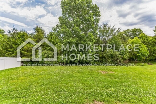Building Photo - 5022 St Ives Dr
