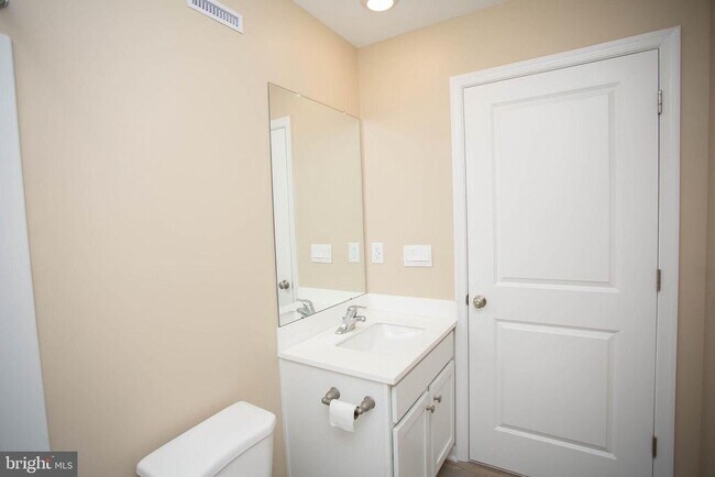 Building Photo - 239 Macoun Way