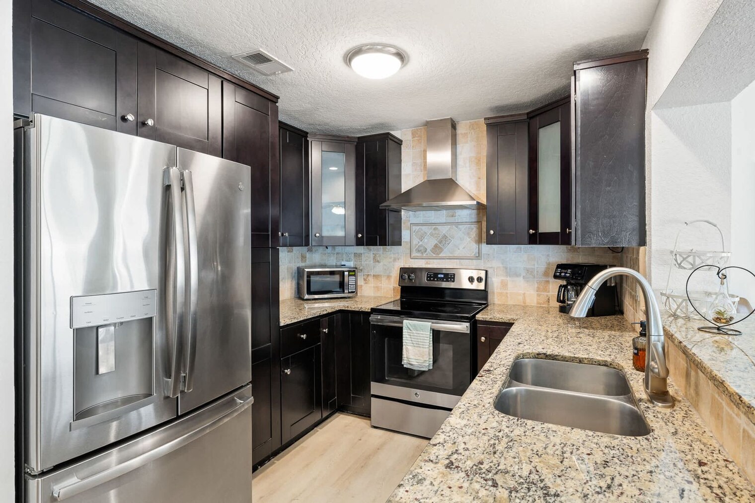 Building Photo - 6398 Woodland Blvd