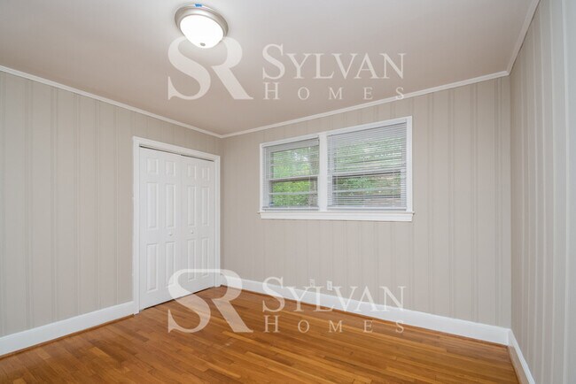 Building Photo - Where Charm Meets Comfort