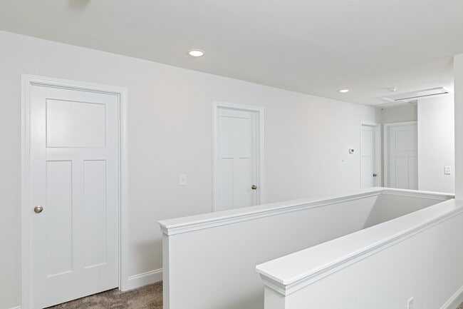 Building Photo - 587 Foothills St