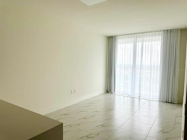 Building Photo - 2000 Metropica Wy