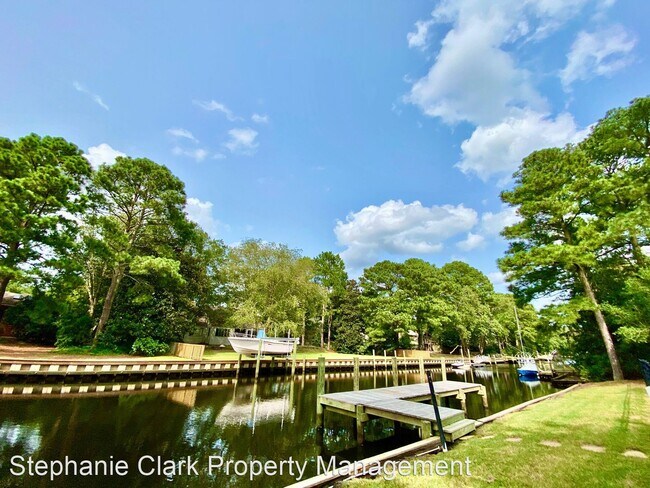 Building Photo - 4 br, 2.5 bath House - 484 Goodspeed Road