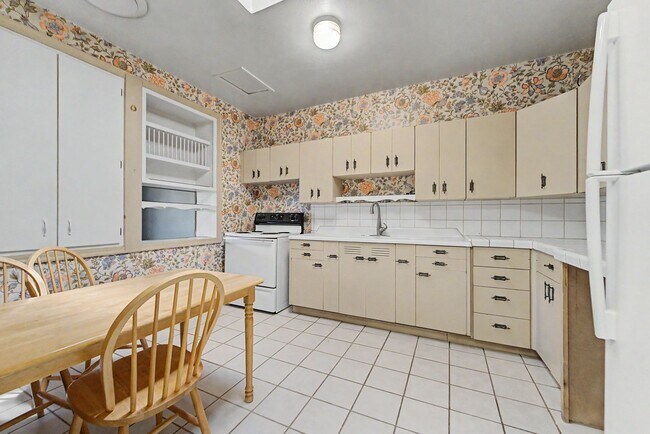 Building Photo - 1113
